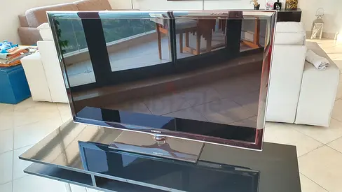 Samsung 46-inch LED TV with Glass TV Stand - Good Condition