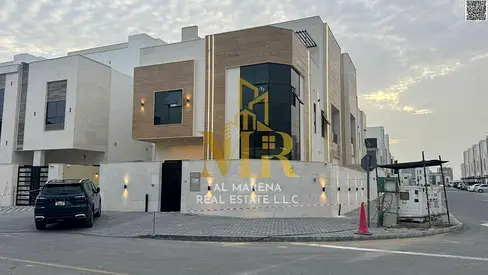 فيلا فاخرة للبيع في الحليو 2 – تصميم عصري مع روف ومساحات مميزة فرصة رائعة لامتلاك فيلا حديثة في منطقة الحليو 2، تجمع بين الموقع الهادئ والتصميم العملي