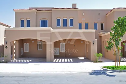MID UNIT | TYPE D | SINGLE ROW | WALK TO AMENITIES