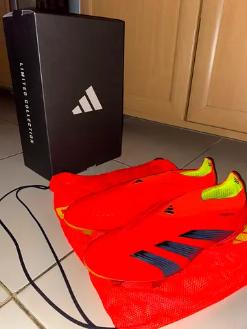 Adidas predator elite laceless football shoes