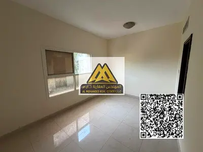 استوديو بمساحات واسعة وتصميم عملي مع مطبخ منفصل وتكييف مركزي، مناسب للسكن الفردي أو الزوجي، في موقع مميز وقريب من جميع الخدمات