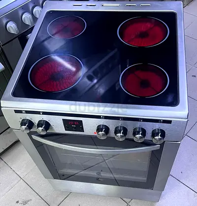 Used Stainless Steel Electric Ceramic Hob with Oven - Good Condition