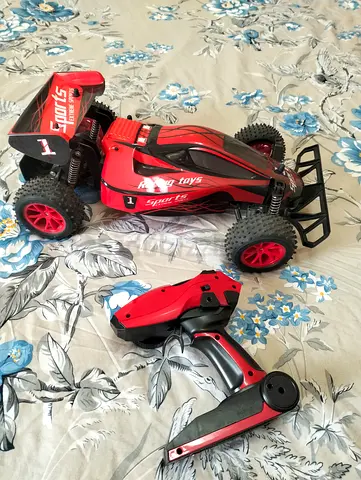 Big rechargeable car with remote in perfect condition Location Al barsha 1