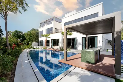 Stunning Renovation, Lake Backing, Turn Key Villa