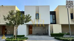 Villa in Al Zorah, 3 bedrooms and private pool, close to amenities, majlis and living room, at a spe