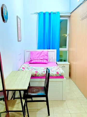 Ladies Partition for rent for single lady ready to move in oud metha ladies apartment 2000 pm
