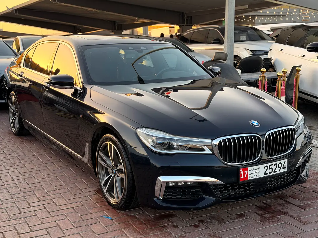 BMW 7-Series 2018 — photo 1 of 15