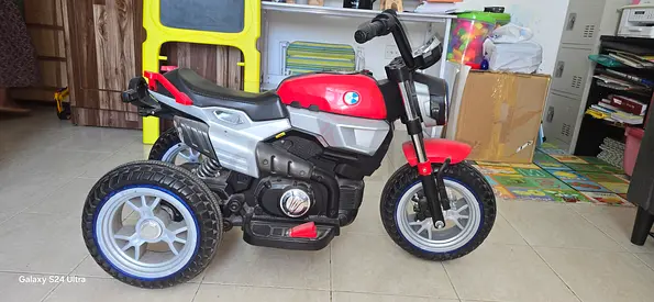 Kids Battery-Powered 3-Wheel Ride-On Motorcycle — Red, Good Condition