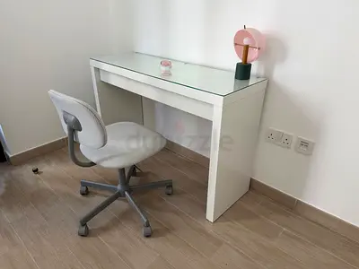 Ikea table malm + chair