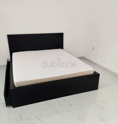 IKEA malam king‑size bed (180 × 200 cm) with 2 storage drawers underneath and an IKEA mattress ✨