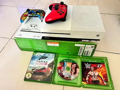 Xbox One S 1TB with 2 Controllers + 2 Games (Forza horizon 5, GTA V)