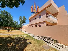 5 Bed room 2 Hall Majlis balcony Maids room very big villa Big gardan like new parking 130k last