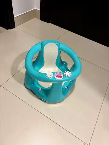 Blue plastic baby bath seat with back support (good condition)