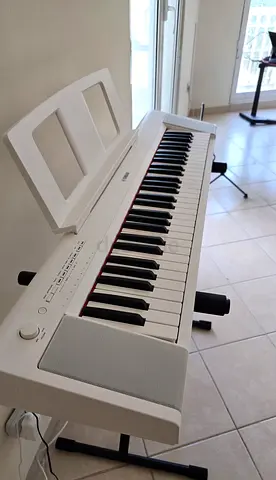 Yamaha NP-15 Portable Piano-Style Keyboard - White, 61 keys