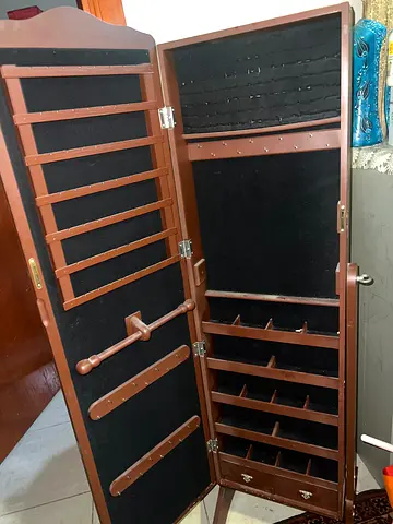 Jewelry stand box