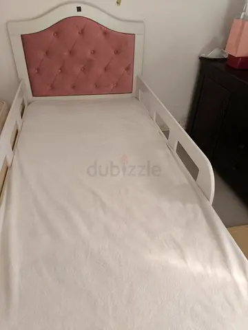 Girls single toddler bed with pink upholstered headboard