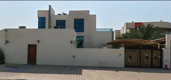 Spacious 4 bed Villa Villa For Rent in Khawaneej 1