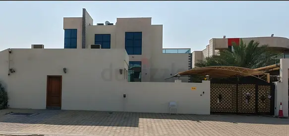 Spacious 4 bed Villa Villa For Rent in Khawaneej 1