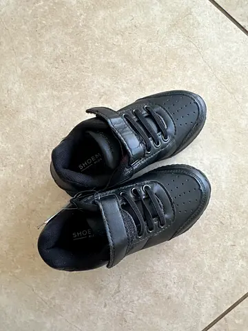 Black kids sneakers with Velcro - size small, gently used