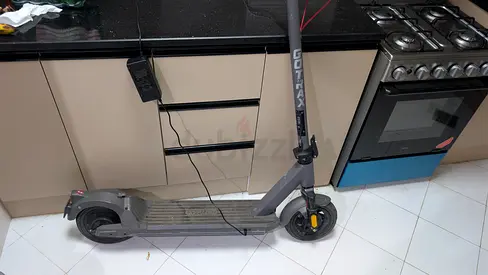 GoTrax Electric Scooter - Excellent Battery  Long Range (30-35km)