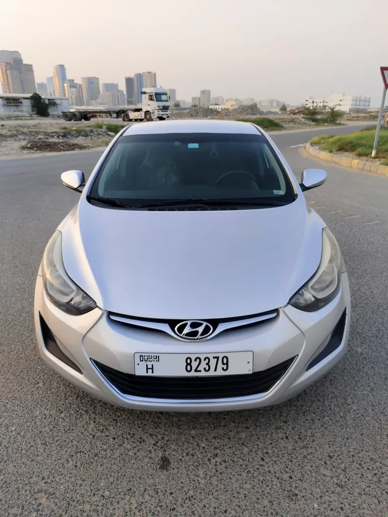 Hyundai Elantra 2015 — photo 1 of 10