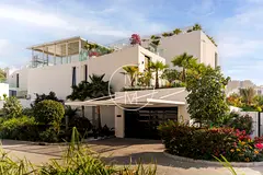 Beautifully Maintained &amp; Fully Furnished