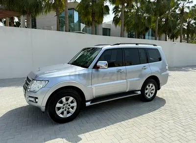 2015 Mitsubishi pajero GLS Top spec expat owned full service records no accidents Major service done