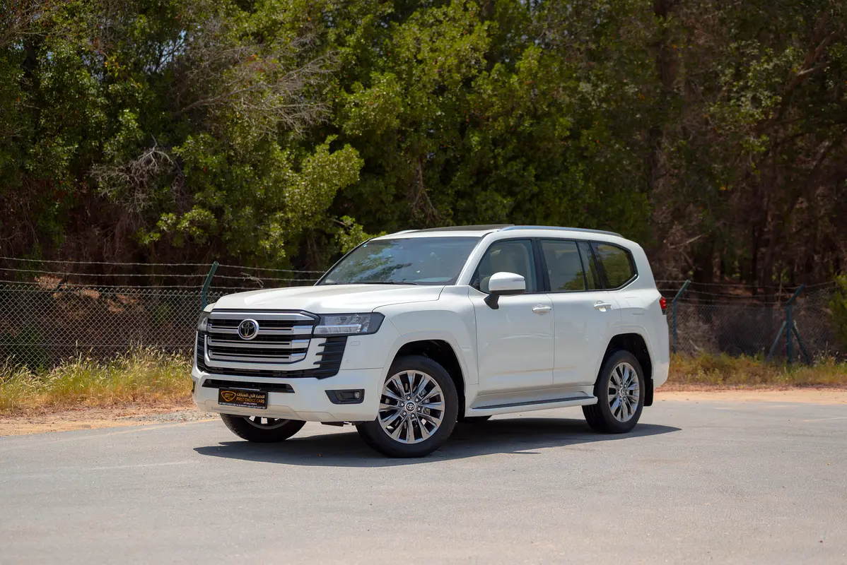 Toyota Land Cruiser 2024 — photo 1 of 19