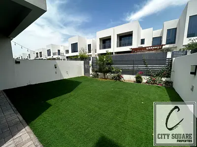 Available end of May I Back to back I close to amenities