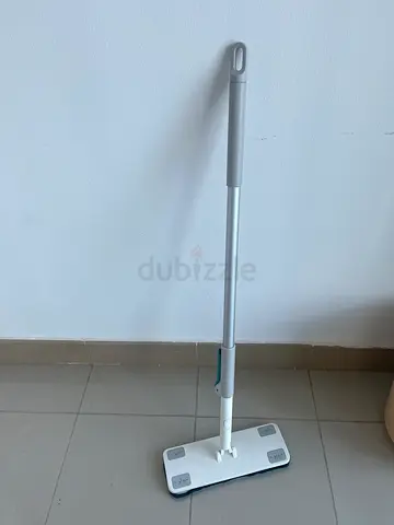 Flat Spray Mop with Extendable Handle - Lightly Used