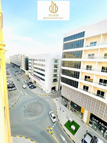 NEAR TO SAFARI MALL || SPECIOUS 3BHK WITH BALCONY || PARKING FREE + BUILT IN WARDROBE ||