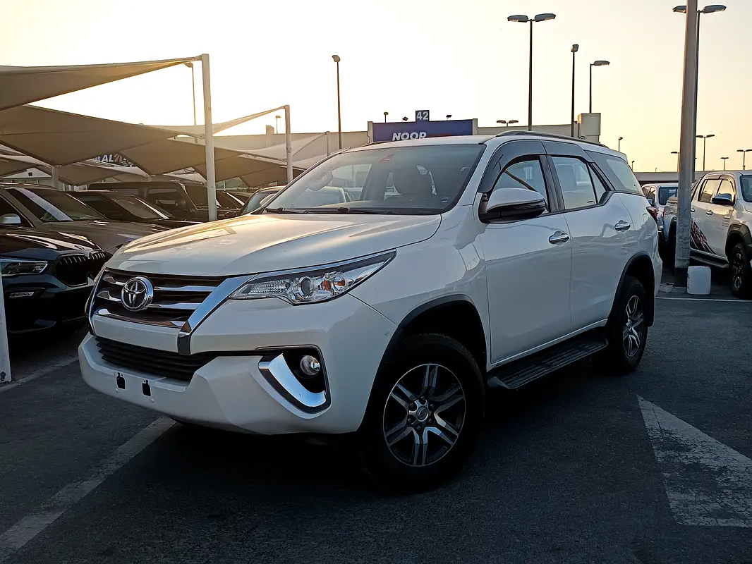 Toyota Fortuner 2019 — photo 1 of 10
