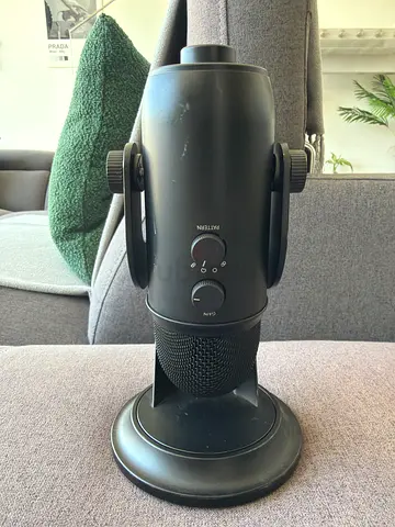 Blue Yeti USB Microphone in Blackout
