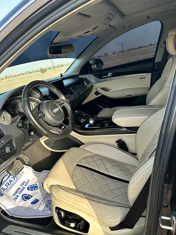 Audi S8 2013