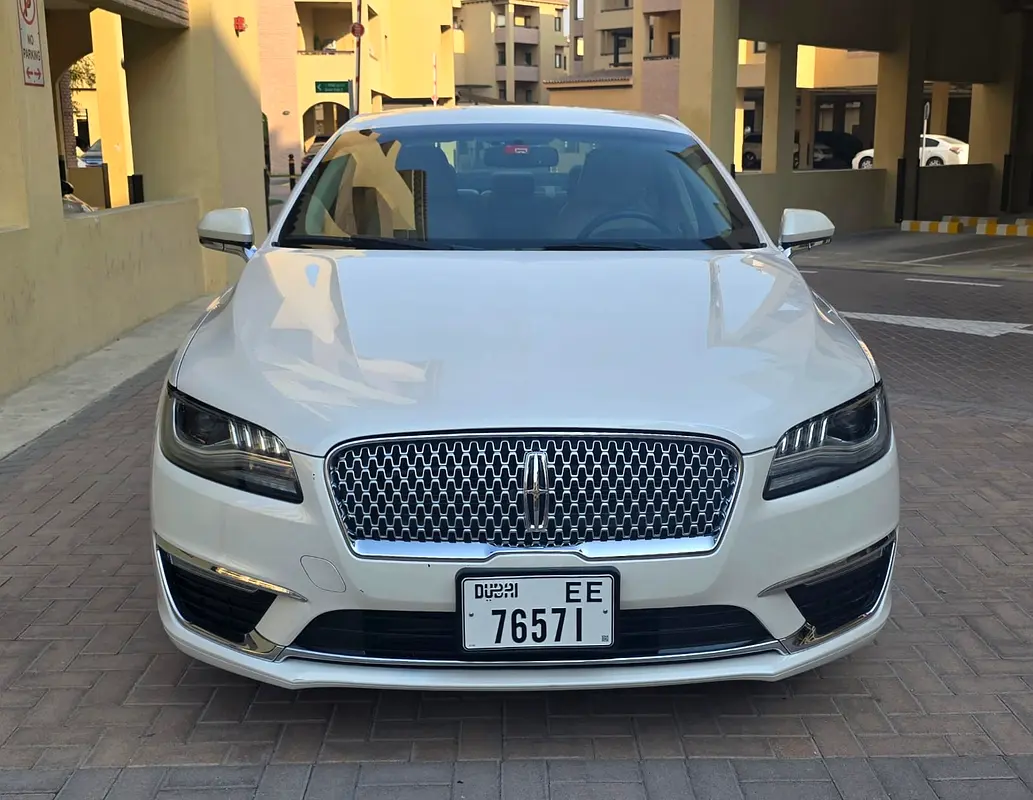 Lincoln MKZ 2019 — photo 1 of 20