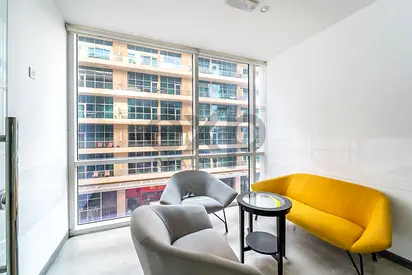 Vacant | Prime Location | 8 Parkings