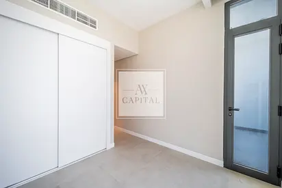 Middle Unit | Private Garden | Single Row
