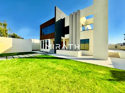 STUNNING MODERN NEW VILLA WITH HIGH CEILINGS