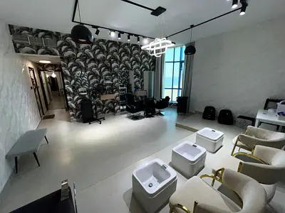 صالون نسائي للبيع في كورنيش عجمان بجوار دوار السفينة