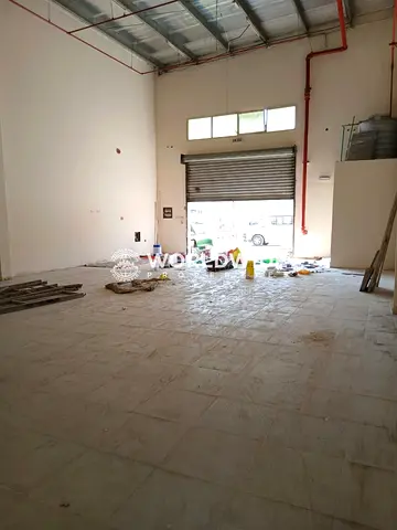 مستودع جديد كليًا ||| المساحة الإجمالية ٢٠٠٠ قدم مربع (مع طابق ميزانين) ||| ٢٠ كيلوواط ||| الإيجار ٩٥٠٠٠ درهم إماراتي
