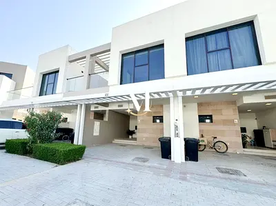 Bright & Modern | Close to Exit | Vacant Now | Family-Friendly