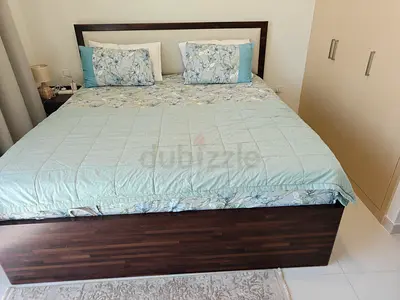 King sized bed with 1 side table, hydraulic and a built in safe box