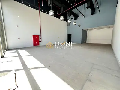 Spacious Shop in a Bustling Business Hub located is Prime location