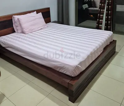 Bed with Headboard - Queen (Dark Finish)