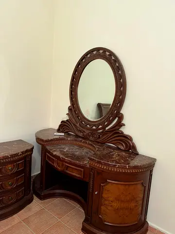 Antique-style Wooden Dressing Table with Oval Mirror and Marble Top
