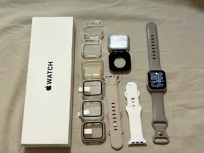 Apple Watch Series SE 2 (starlight) with Silicone Band - Best working Condition