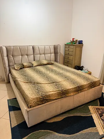 Queen size bed with mattress