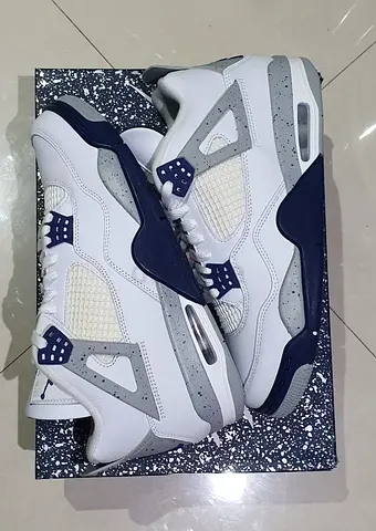Jordan 4 Midnight Navy Size 10US or 44eu