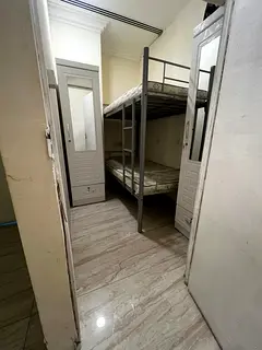 مساحة سرير مع حاجز