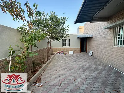 A four-room house with a hall, without a contract, in Al-Hazana.